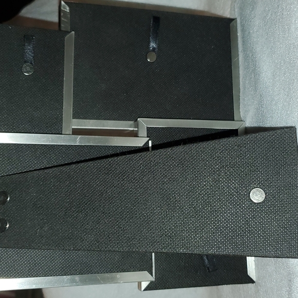 Uptown Connected Desk Picture Frames-(2)4" x 6", (1)3.5" x 5", (1)2.5" x 3"-EUC - Picture 6 of 7